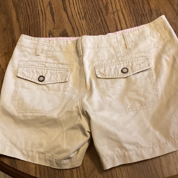 Old navy khaki shorts - Picture 3 of 3